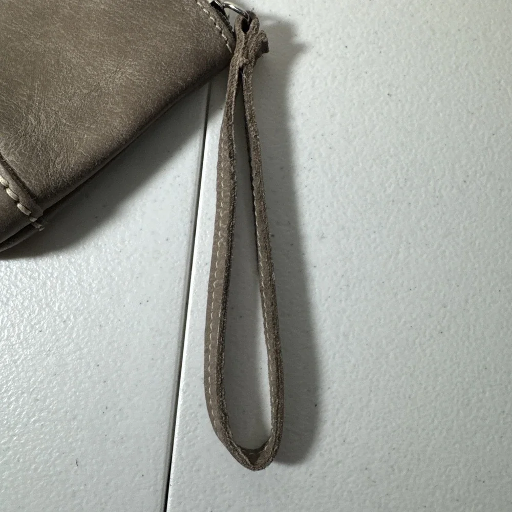 Roots Canada Genuine Leather Wristlet Pouch Clutch Bag Brown Zip Top Vintage